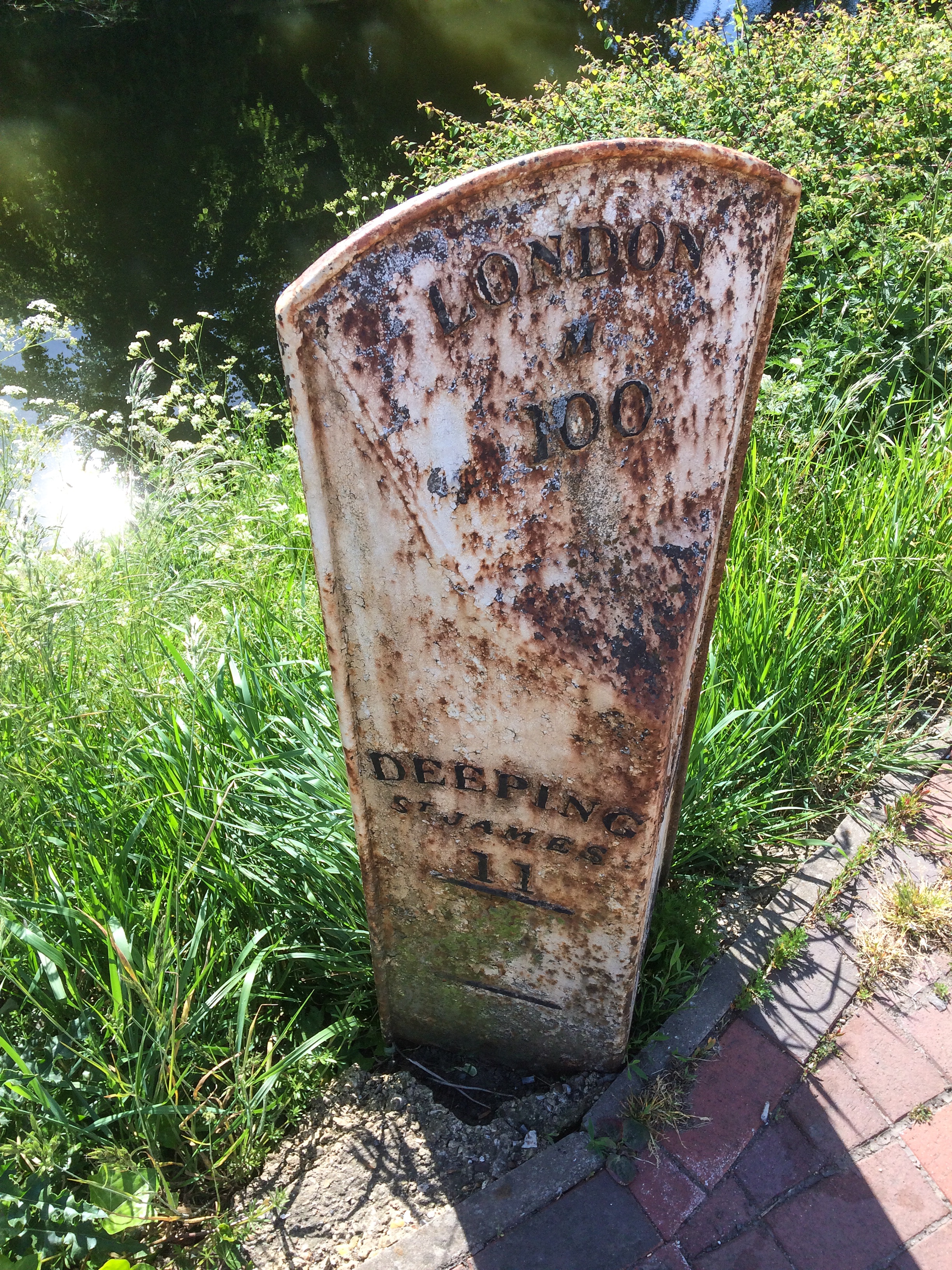 distance-london-milestone-4427481