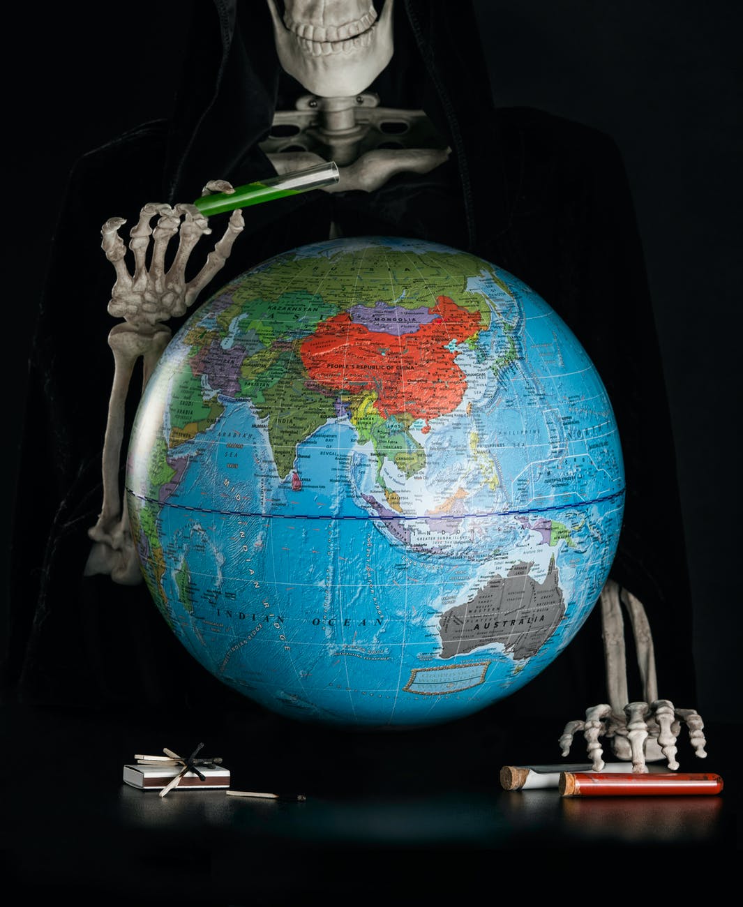 desk globe on a skeleton
