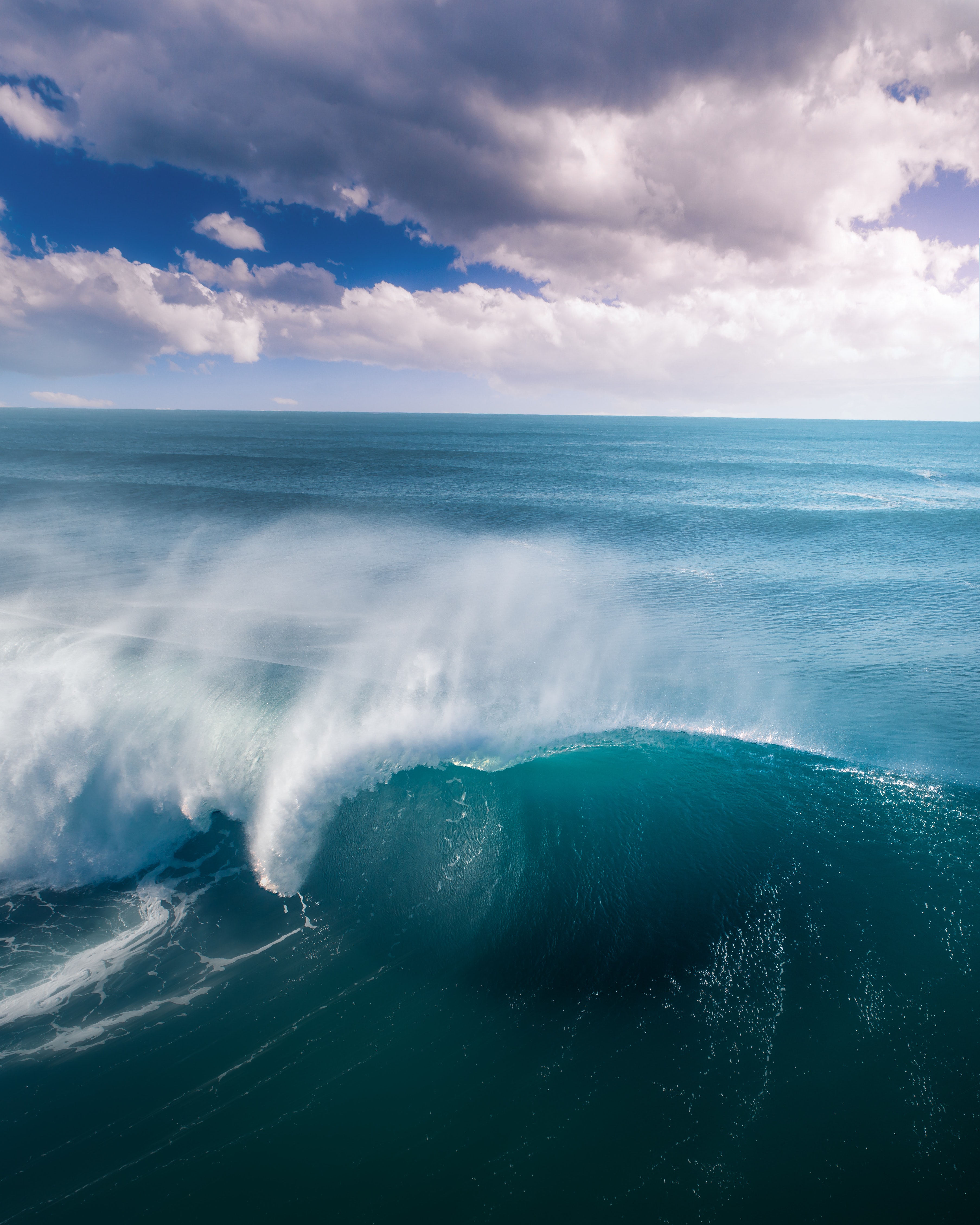 sea-waves-splashing-3031014